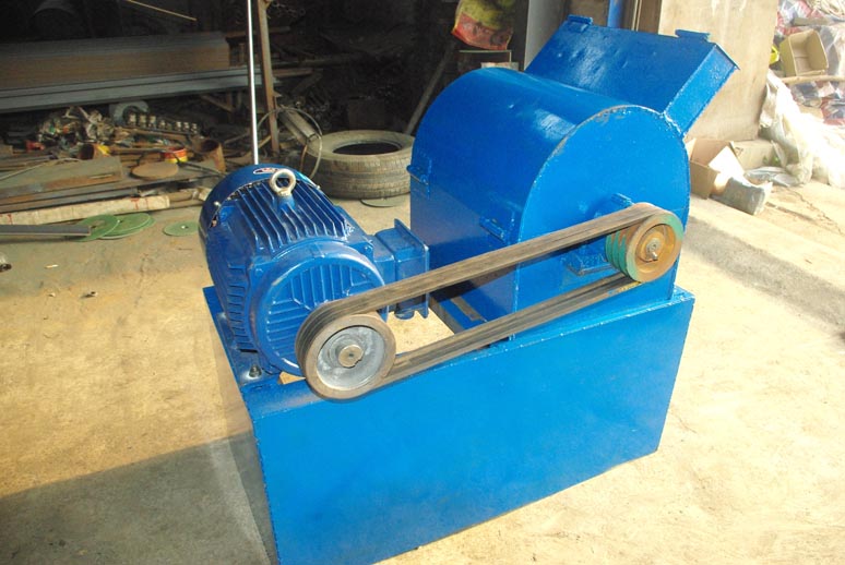 粉餅機，碎餅機，大餅打碎機，花生茶籽大豆餅粉碎機